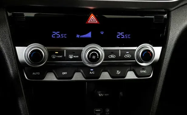 Hyundai Elantra, VI (AD) Рестайлинг — фото 23