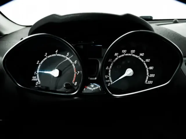 Ford Fiesta, Mk6 Рестайлинг — фото 9