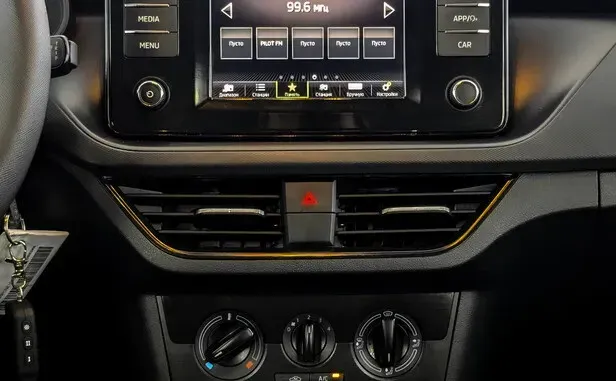 Skoda Rapid, II — фото 11