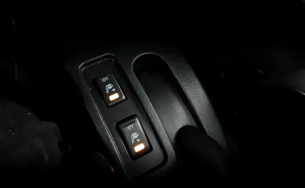 Nissan Tiida, I Рестайлинг — фото 11