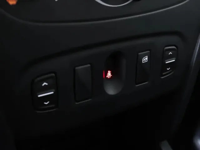 Renault Logan, II Рестайлинг — фото 13