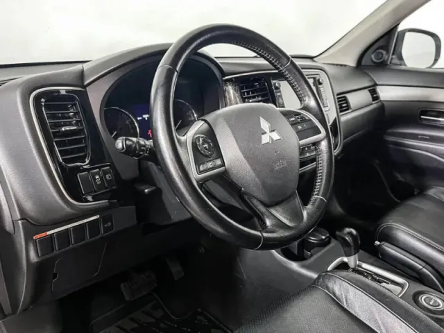 Mitsubishi Outlander, III — фото 13