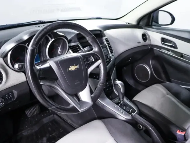 Chevrolet Cruze, I — фото 11