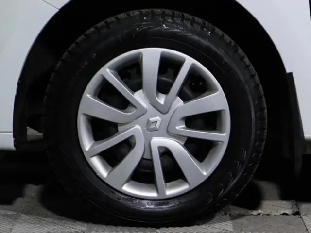 Renault Logan, II Рестайлинг — фото 9