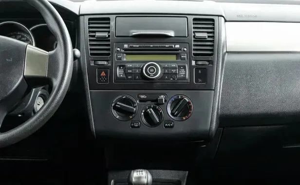 Nissan Tiida, I Рестайлинг — фото 9