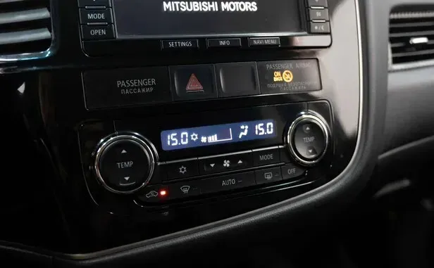 Mitsubishi Outlander, III — фото 10