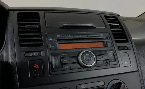Nissan Tiida, I Рестайлинг — фото 7