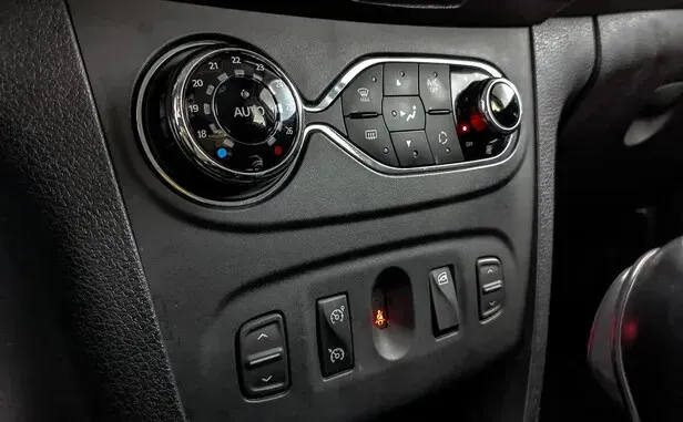 Renault Sandero, II Рестайлинг — фото 9