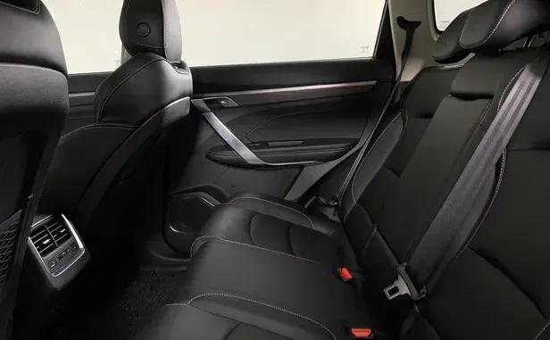 Geely Atlas Pro — фото 9