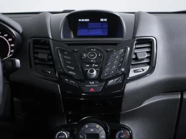 Ford Fiesta, Mk6 Рестайлинг — фото 14