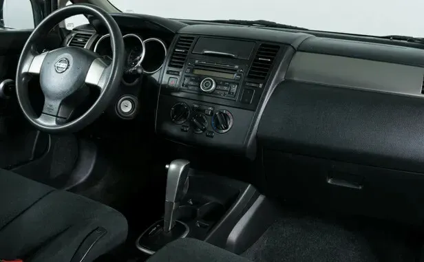 Nissan Tiida, I Рестайлинг — фото 5