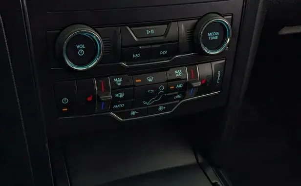Ford Explorer, V Рестайлинг — фото 15