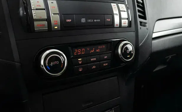 Mitsubishi Pajero, IV Рестайлинг 1 — фото 9
