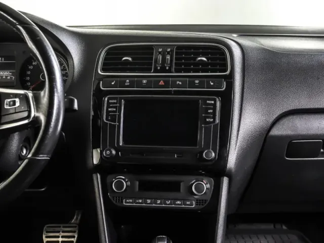 Volkswagen Polo, V Рестайлинг — фото 16