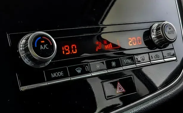Mitsubishi Outlander, III Рестайлинг 3 — фото 12