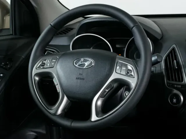 Hyundai ix35, I — фото 12