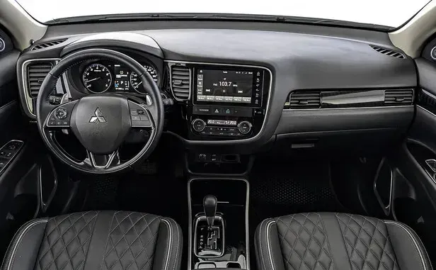 Mitsubishi Outlander, III Рестайлинг 3 — фото 6