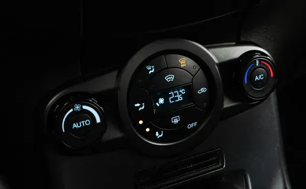 Ford Fiesta, Mk6 Рестайлинг — фото 10