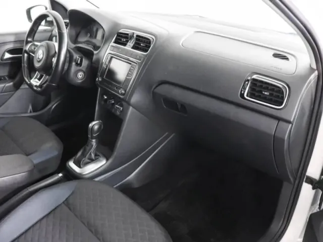 Volkswagen Polo, V Рестайлинг — фото 10