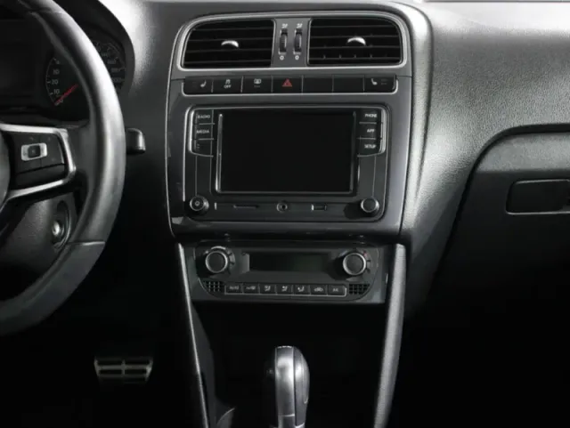 Volkswagen Polo, V Рестайлинг — фото 14