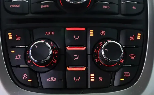 Opel Astra, J Рестайлинг — фото 10