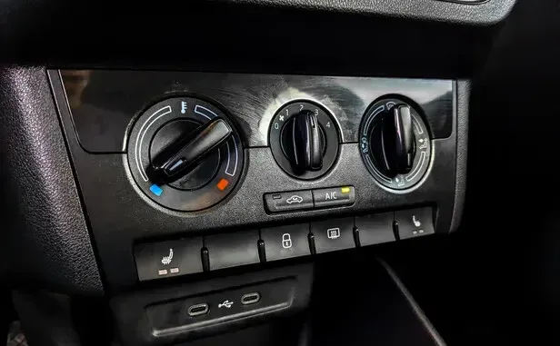 Skoda Rapid, II — фото 12