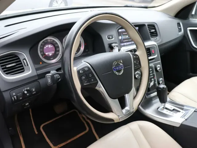 Volvo S60, II — фото 12