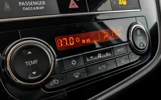 Mitsubishi Outlander, III Рестайлинг 3 — фото 12