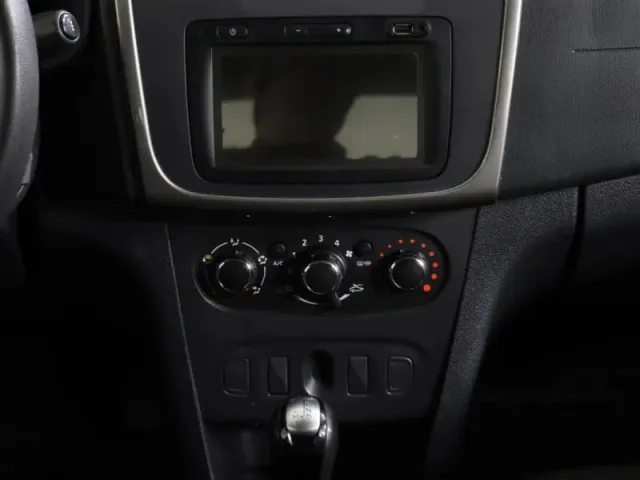 Renault Logan, II Рестайлинг — фото 15