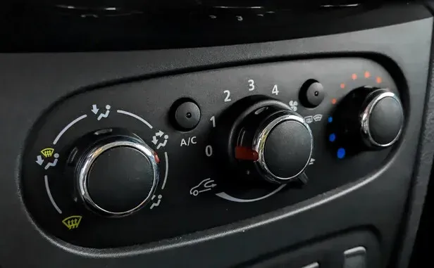 Renault Logan, II Рестайлинг — фото 14