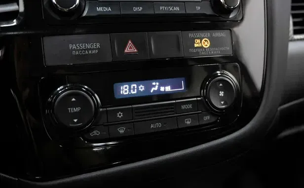 Mitsubishi Outlander, III — фото 14