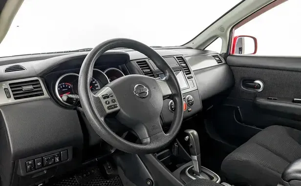Nissan Tiida, I Рестайлинг — фото 6