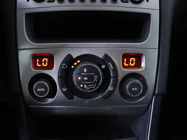 Peugeot 408, II — фото 15