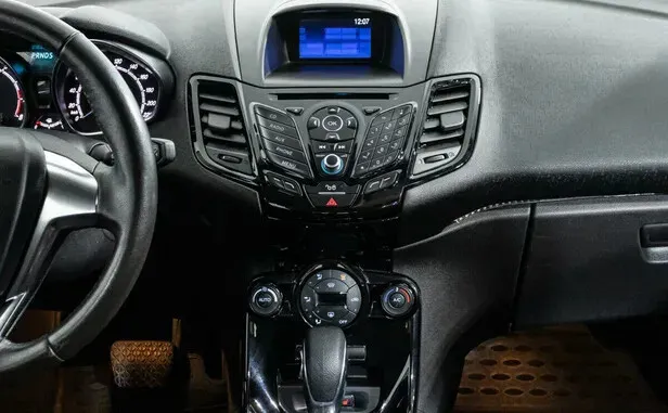 Ford Fiesta, Mk6 Рестайлинг — фото 9