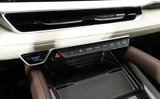 Geely Monjaro — фото 9