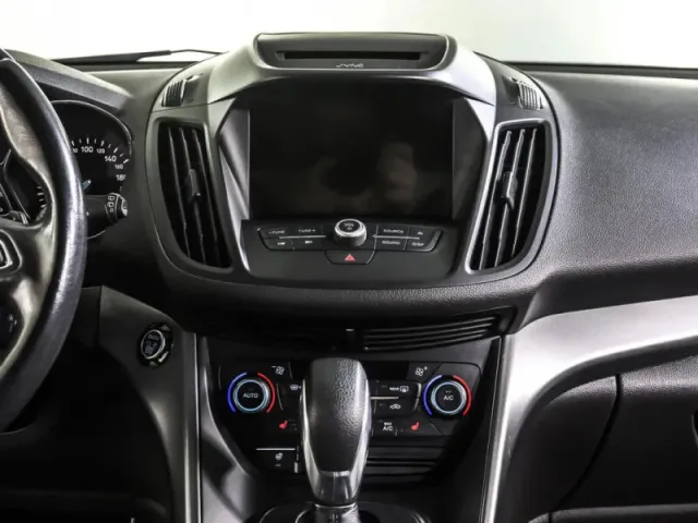 Ford Kuga, II Рестайлинг — фото 17
