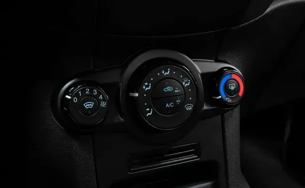 Ford Fiesta, Mk6 Рестайлинг — фото 12