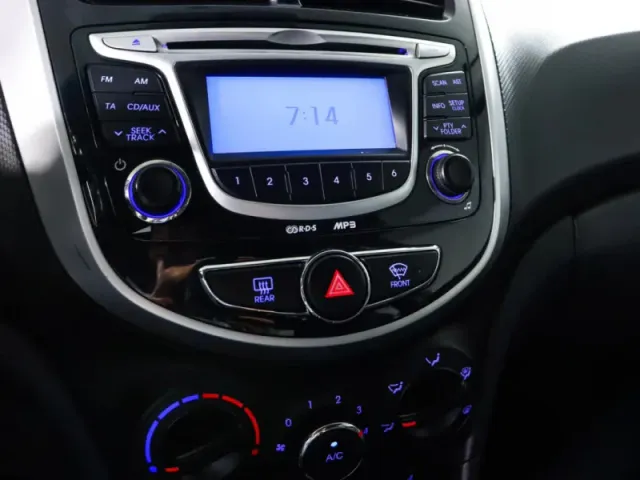 Hyundai Solaris, I — фото 16
