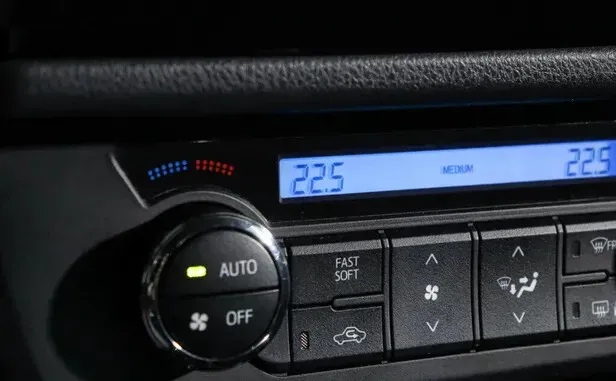 Toyota Corolla, XI (E160, E170, E180) — фото 9