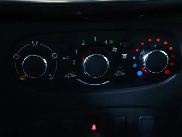Renault Logan, II Рестайлинг — фото 12