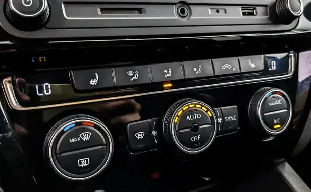 Volkswagen Jetta, VI Рестайлинг — фото 11