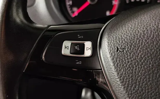 Volkswagen Polo, V Рестайлинг — фото 11
