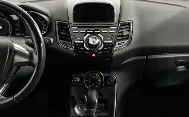 Ford Fiesta, Mk6 Рестайлинг — фото 9