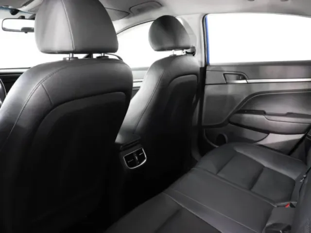 Hyundai Elantra, VI (AD) — фото 12