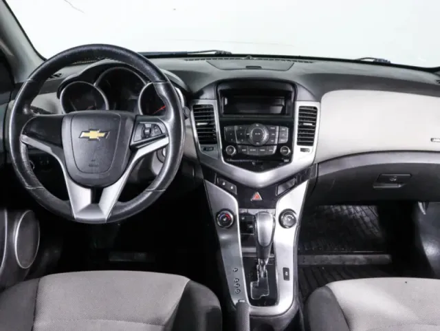 Chevrolet Cruze, I — фото 9