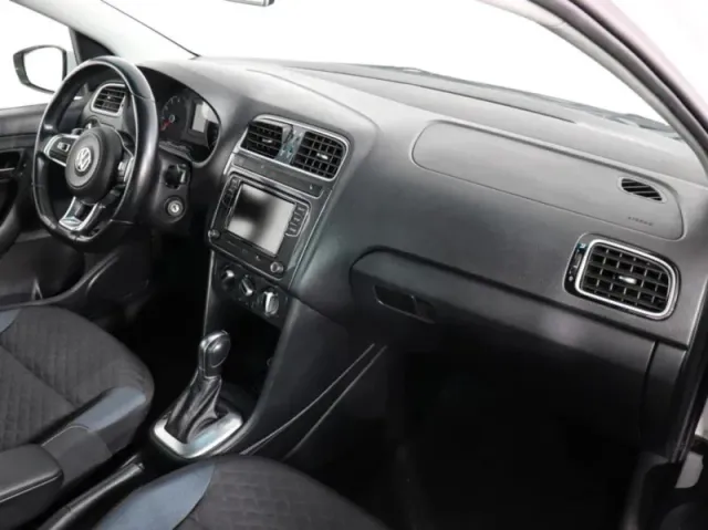 Volkswagen Polo, V Рестайлинг — фото 10