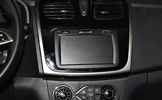 Renault Logan, II Рестайлинг — фото 9
