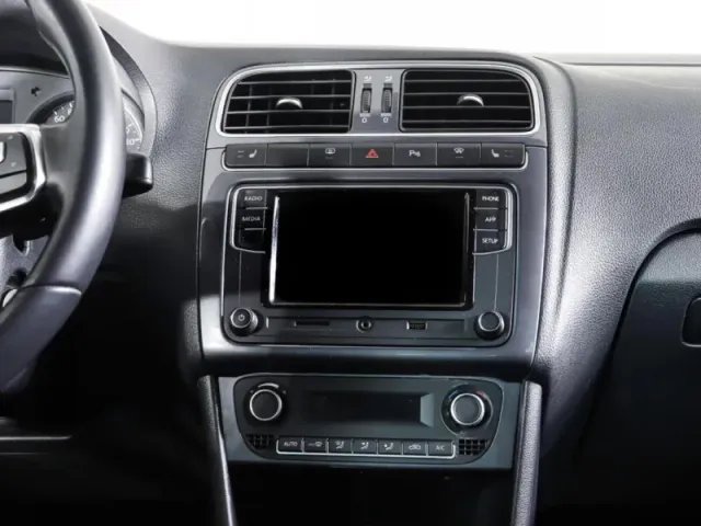 Volkswagen Polo, V Рестайлинг — фото 14