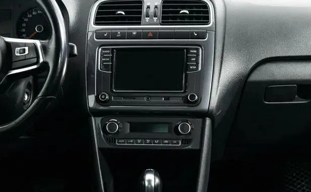 Volkswagen Polo, V Рестайлинг — фото 8