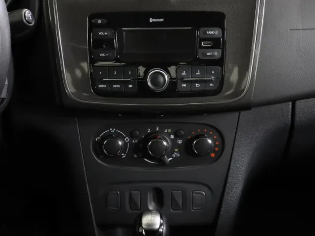 Renault Logan, II Рестайлинг — фото 15